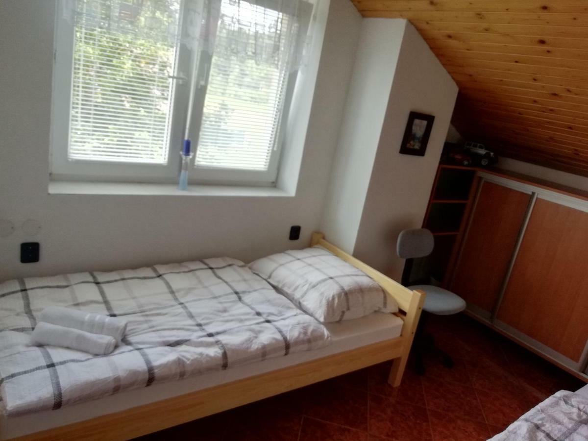 Privat Cerenica Leilighet Belusa Eksteriør bilde