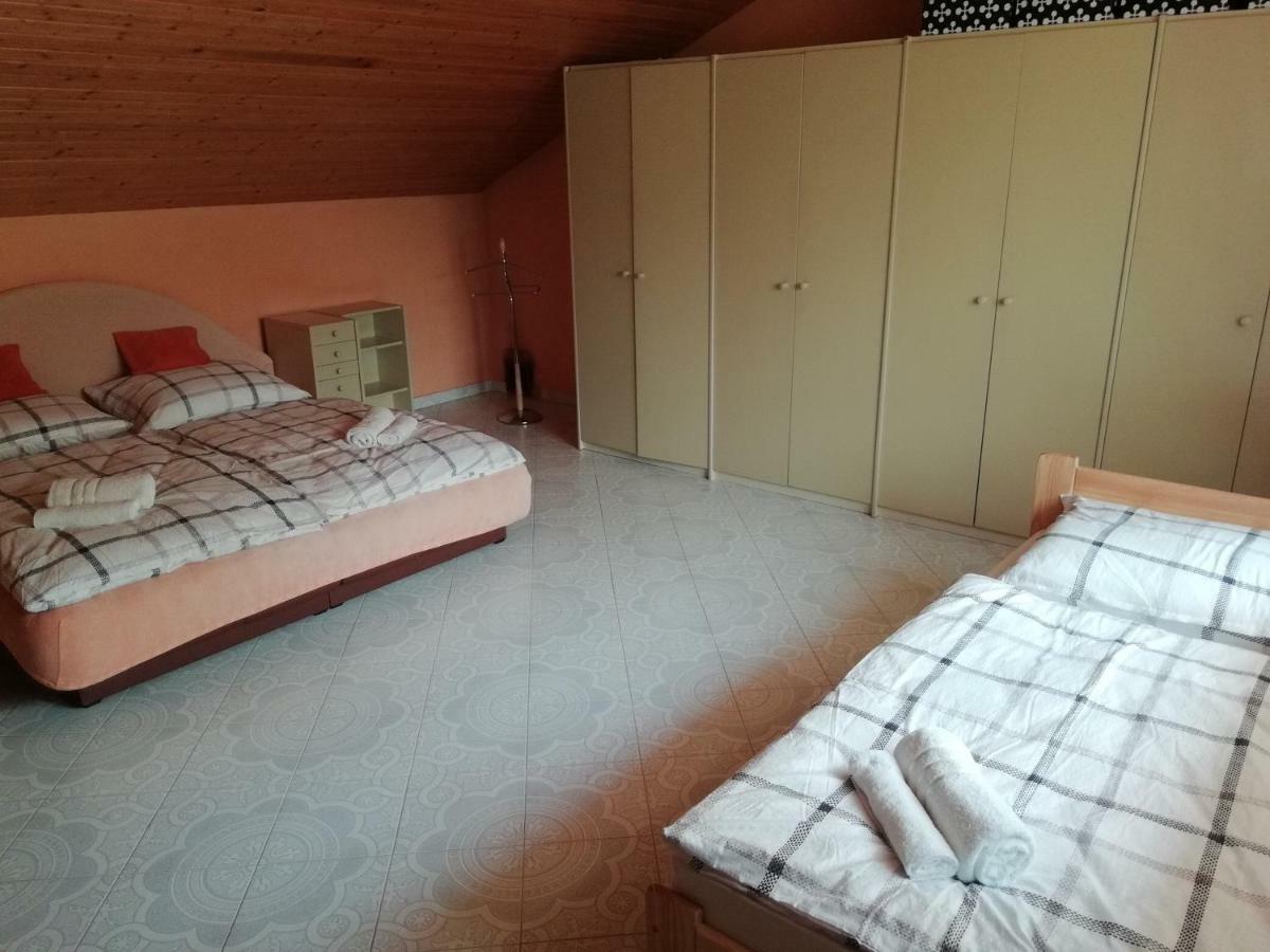 Privat Cerenica Leilighet Belusa Eksteriør bilde